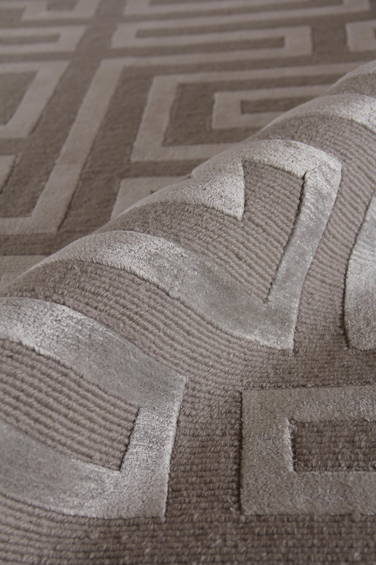 Exquisite Rugs Metro Velvet Hand Knotted Wool/Viscose in 5041 Taupe 8' x 10' Area Rug