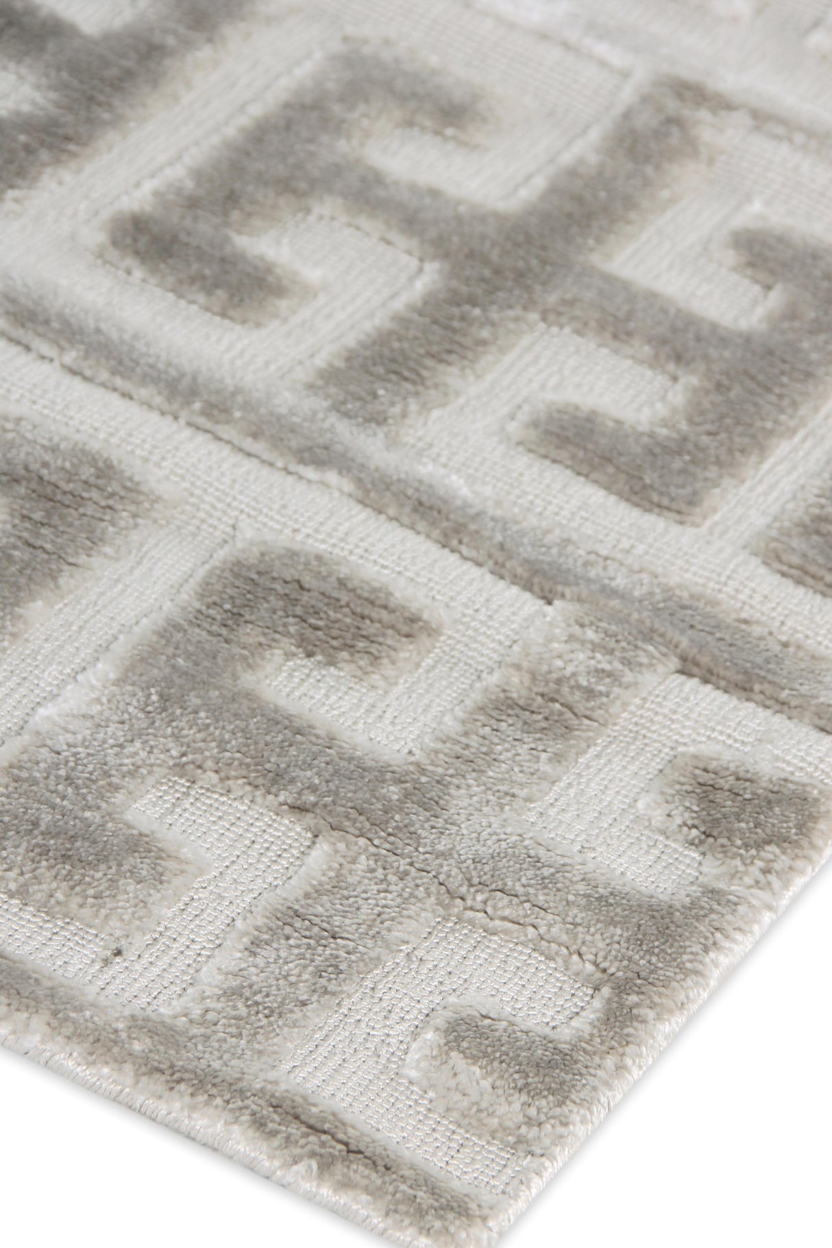 Exquisite Rugs Smooch Geo Hand Loomed Bamboo Silk in 5163 Silver 6' x 9' Area Rug