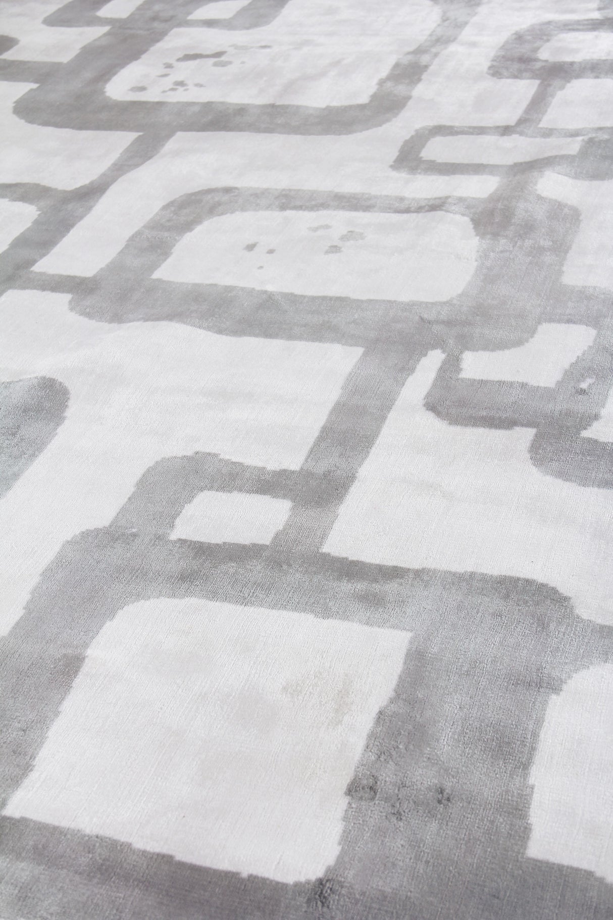 Exquisite Rugs Koda Hand Loomed Bamboo Silk in 5179 Ivory/Silver 10' x 14' Area Rug