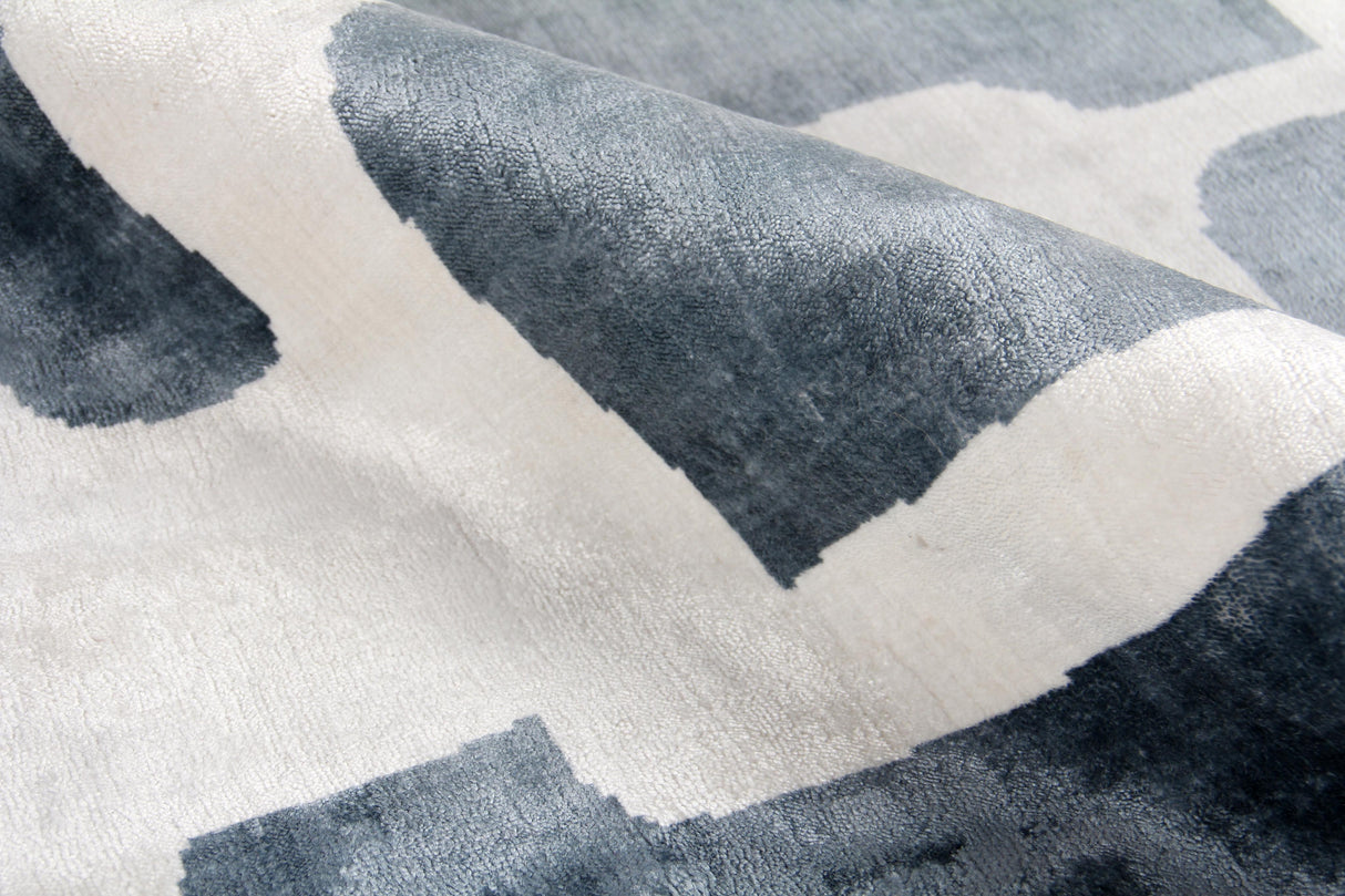 Exquisite Rugs Koda Hand Loomed Bamboo Silk in 5181 Denim/Ivory 10' x 14' Area Rug