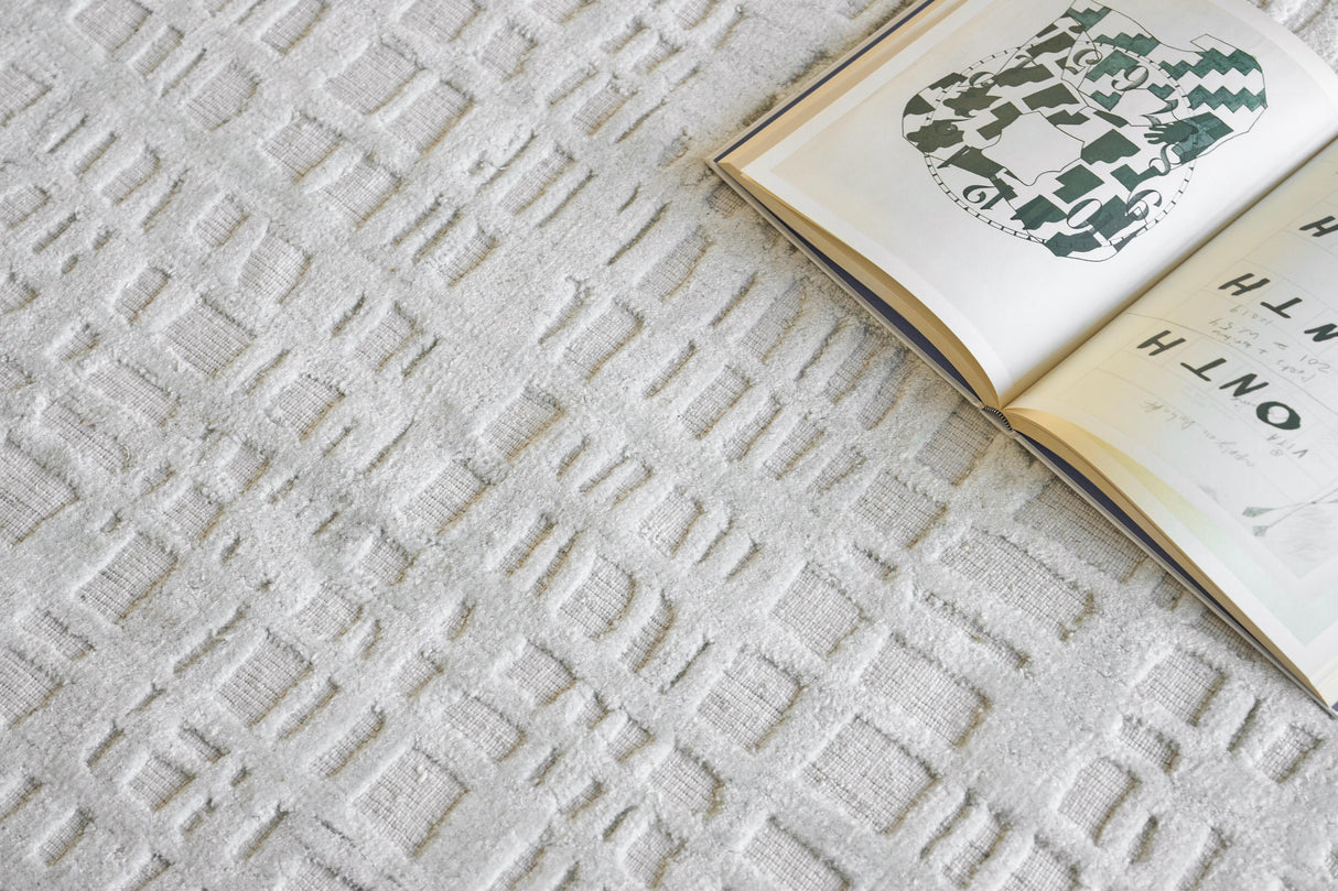 Exquisite Rugs Crescendo Hand-loomed Bamboo Silk Ivory 4' x 6' Area Rug
