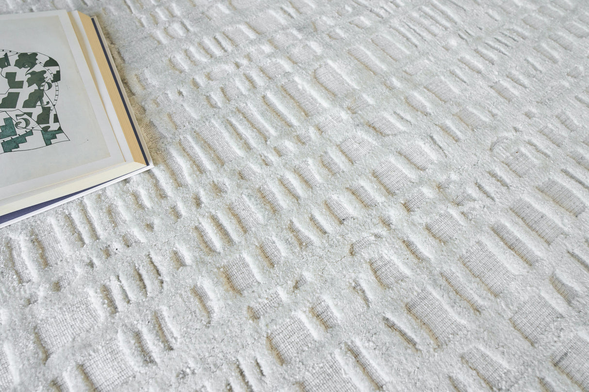 Exquisite Rugs Crescendo Hand-loomed Bamboo Silk Ivory 4' x 6' Area Rug