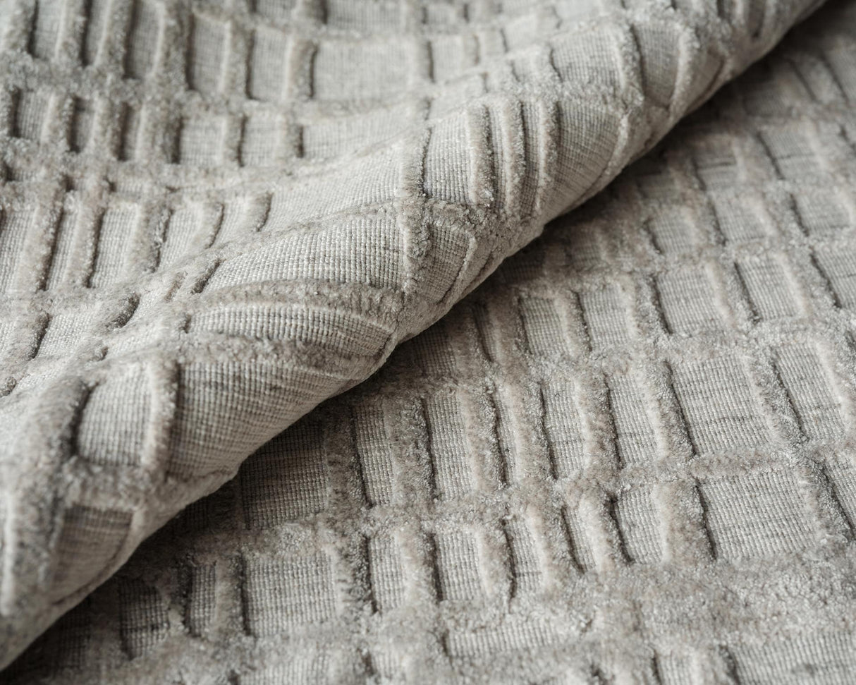 Exquisite Rugs Crescendo Hand Loomed Bamboo Silk in 5325 Silver 14' x 18' Area Rug