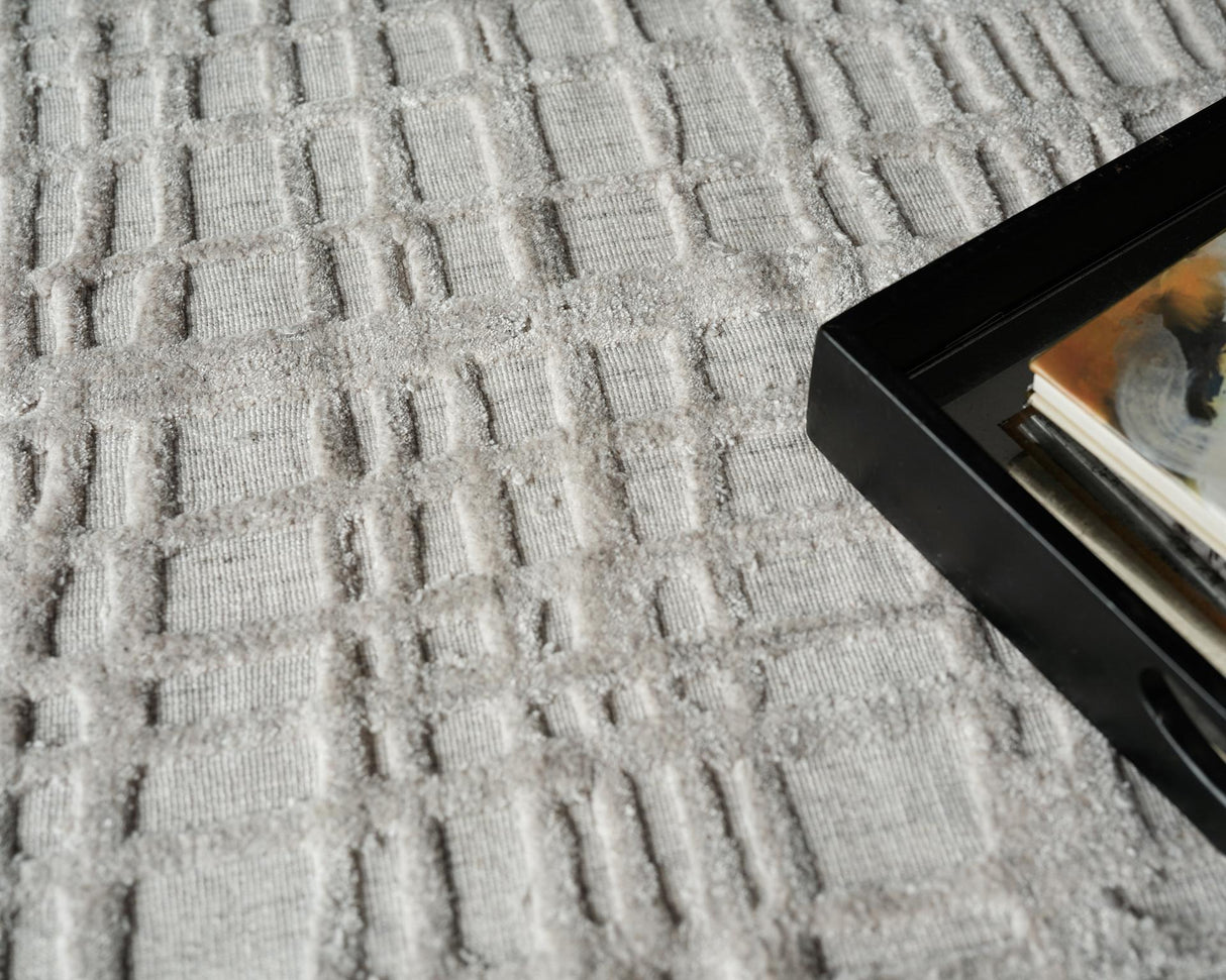 Exquisite Rugs Crescendo Hand Loomed Bamboo Silk in 5325 Silver 14' x 18' Area Rug