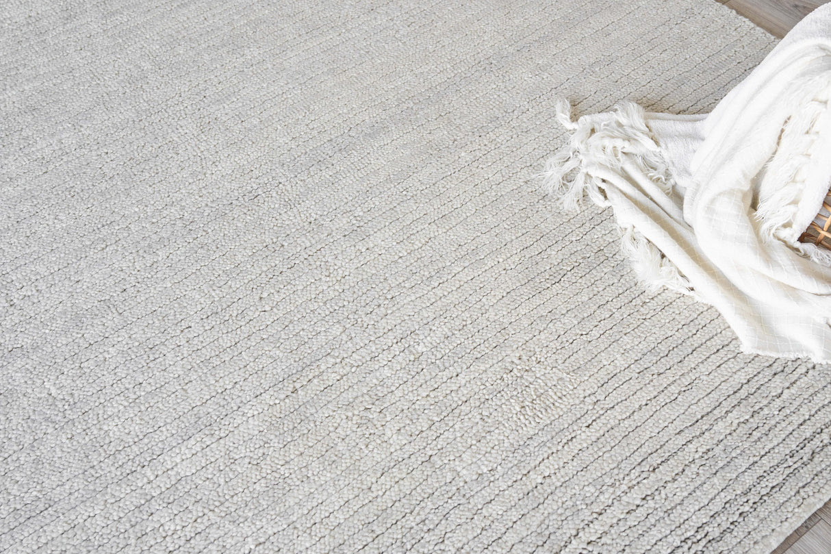 Exquisite Rugs Urth Hand-loomed New Zealand Wool 5394 Silver 2' x 3' Area Rug