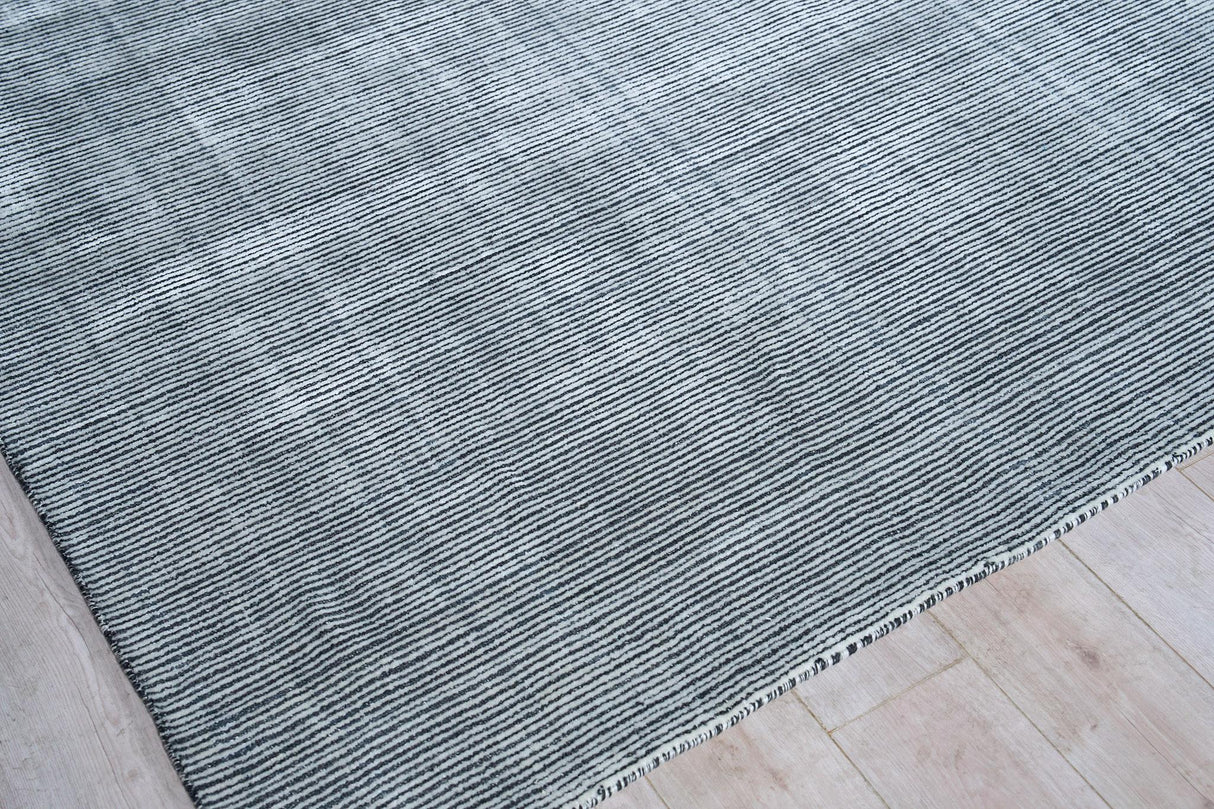 Exquisite Rugs Serena Hand Loomed Nylon/Bamboo Silk in 5401 Black 8' x 10' Area Rug