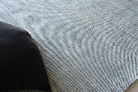 Exquisite Rugs Serena Hand Loomed Nylon/Bamboo Silk in 5874 Dark Gray 8' x 10' Area Rug