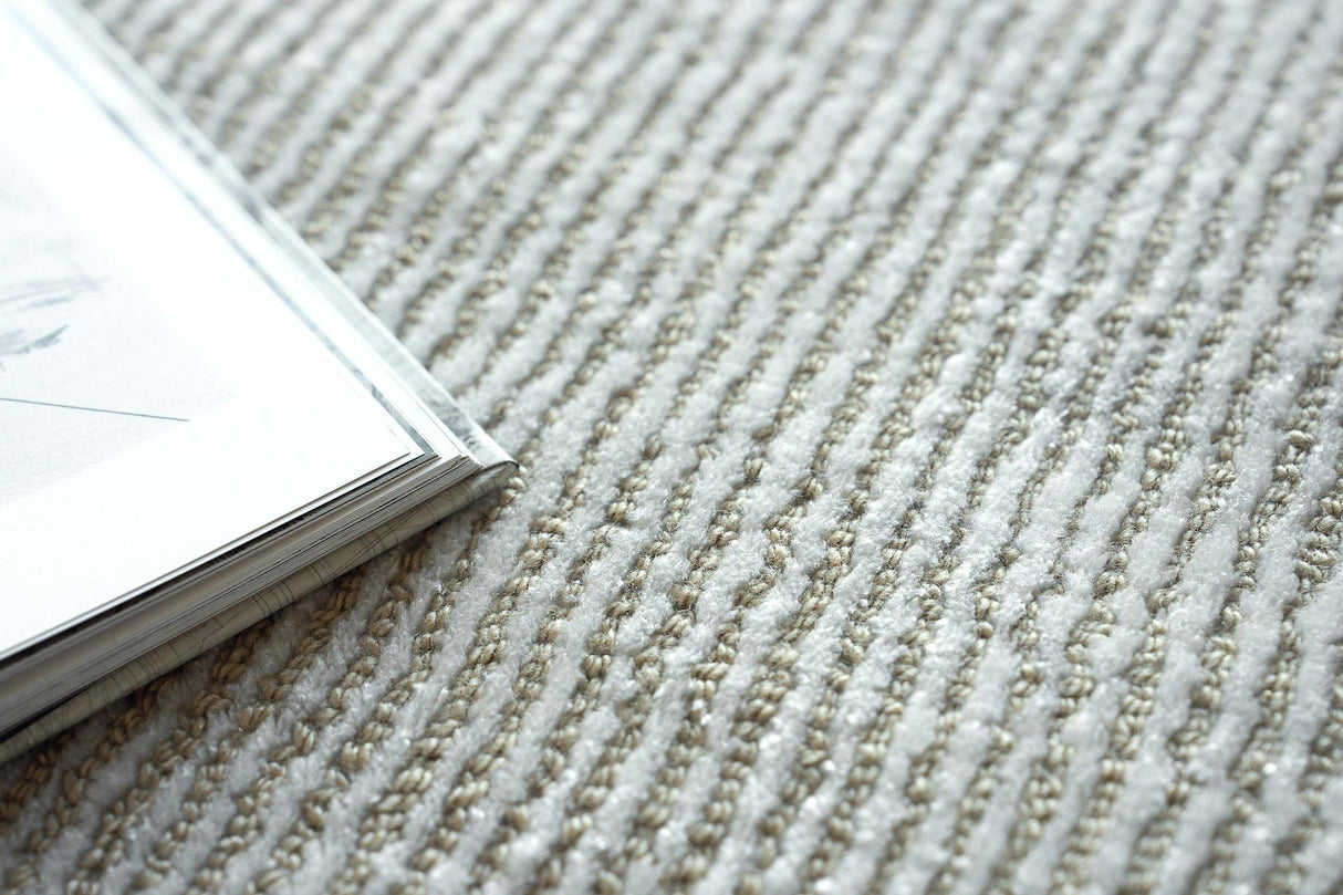 Exquisite Rugs Serena Hand Loomed Nylon/Bamboo Silk in 5772 Beige 8' x 10' Area Rug