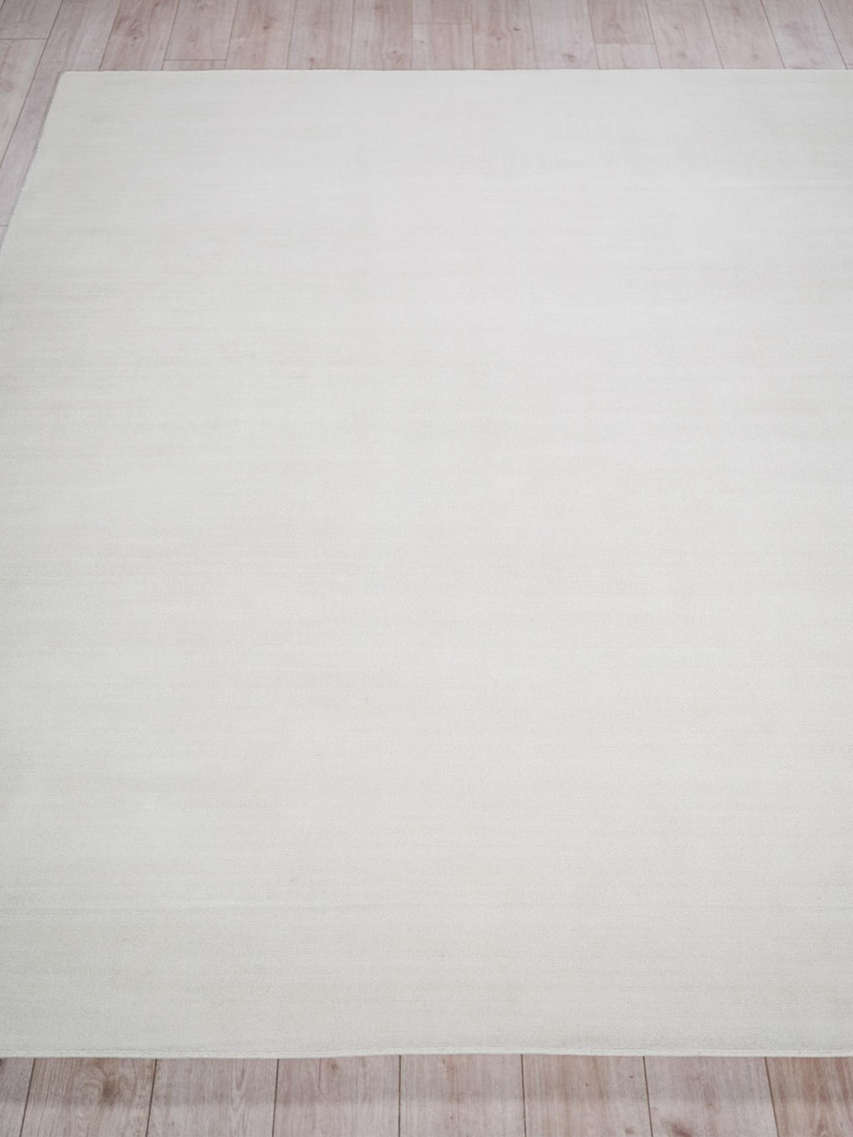 Exquisite Rugs Martelli Modern Handmade Silky Nylon in 6431 White 4' x 5' Area Rug