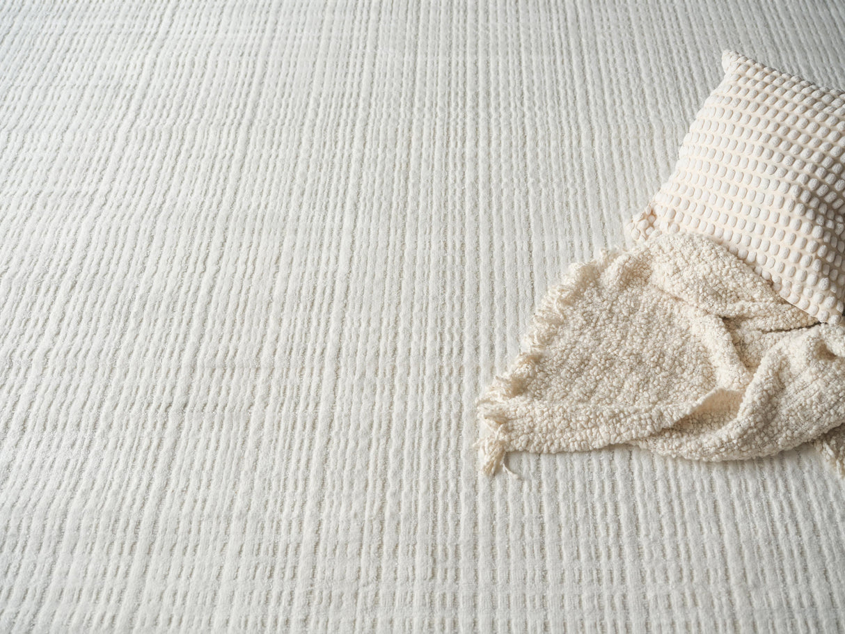 Exquisite Rugs Cabrini Modern Handmade Silky Nylon in 6480 White 6' x 9' Area Rug