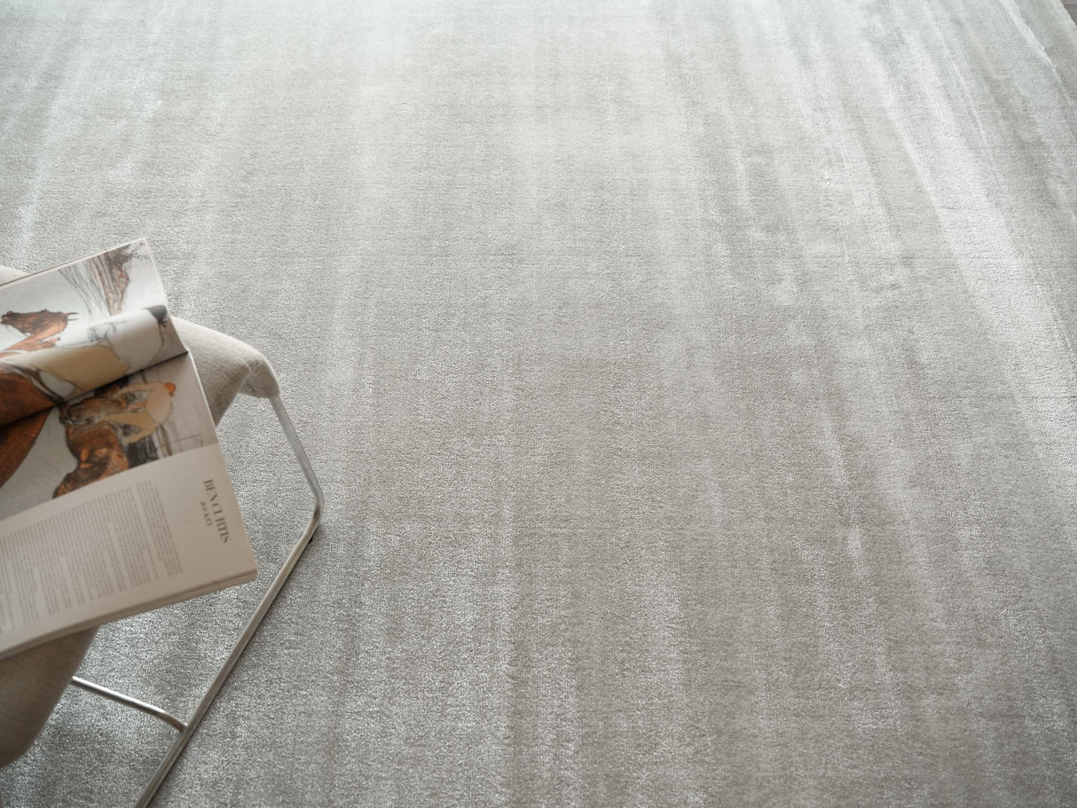 Exquisite Rugs Velutto Modern Handmade Silky Nylon in 6538 Light Silver 10' x 14' Area Rug