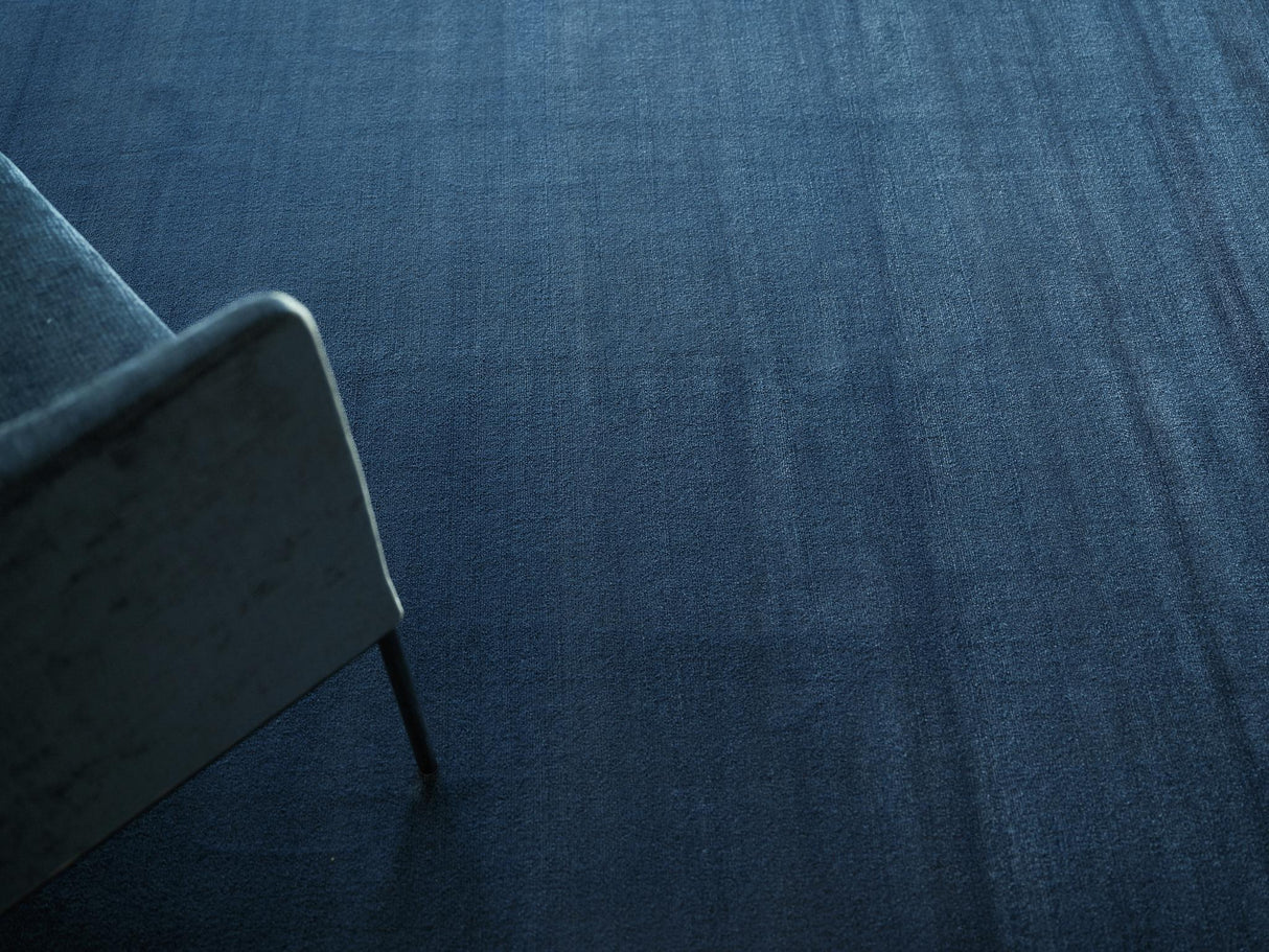 Exquisite Rugs Velutto Modern Handmade Silky Nylon in 6539 Navy 6' x 9' Area Rug