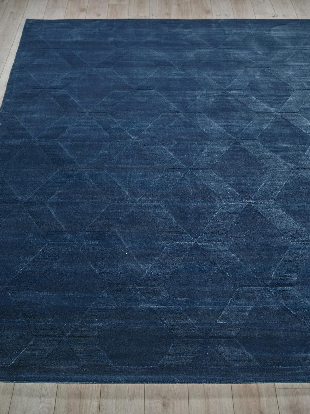 Exquisite Rugs Brunello Modern Handmade Silky Nylon in 6737 Navy 6' x 9' Area Rug