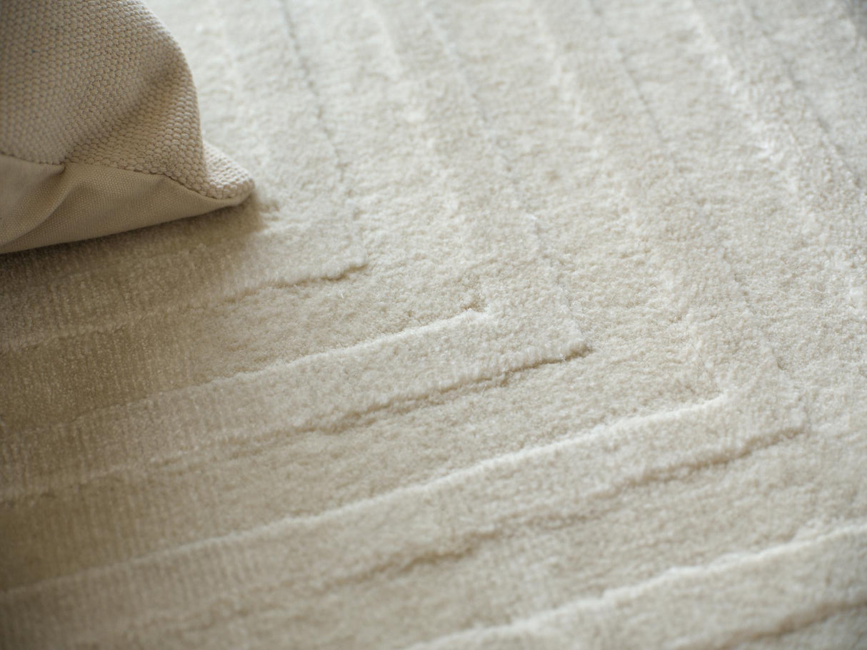 Exquisite Rugs Tovello Modern Handmade Silky Nylon in 6750 Beige 4' x 5' Area Rug