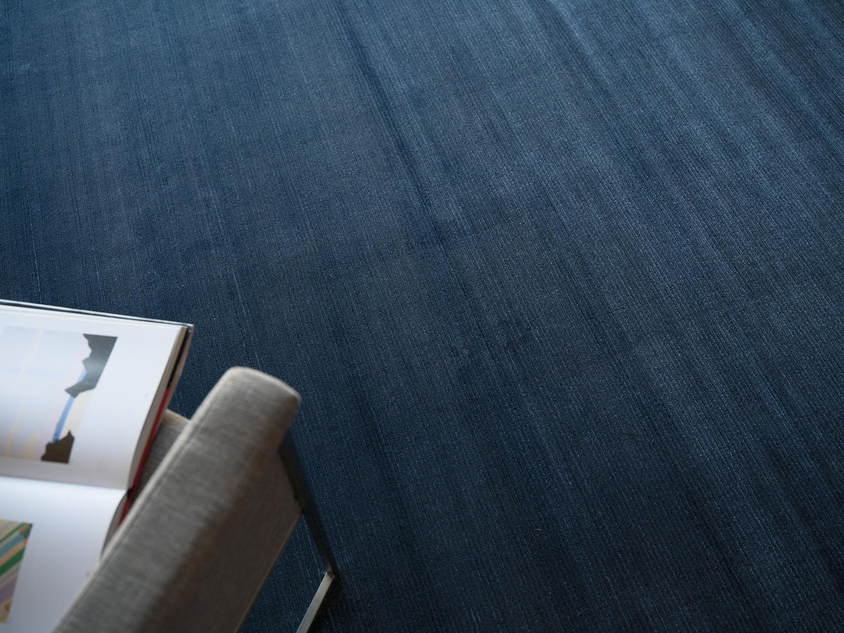 Exquisite Rugs Pavia Modern Handmade Silky Nylon in 6759 Navy 12' x 15' Area Rug