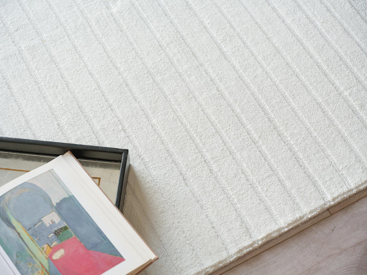 Exquisite Rugs Amani Modern Handmade Silky Nylon in 6763 White 4' x 5' Area Rug