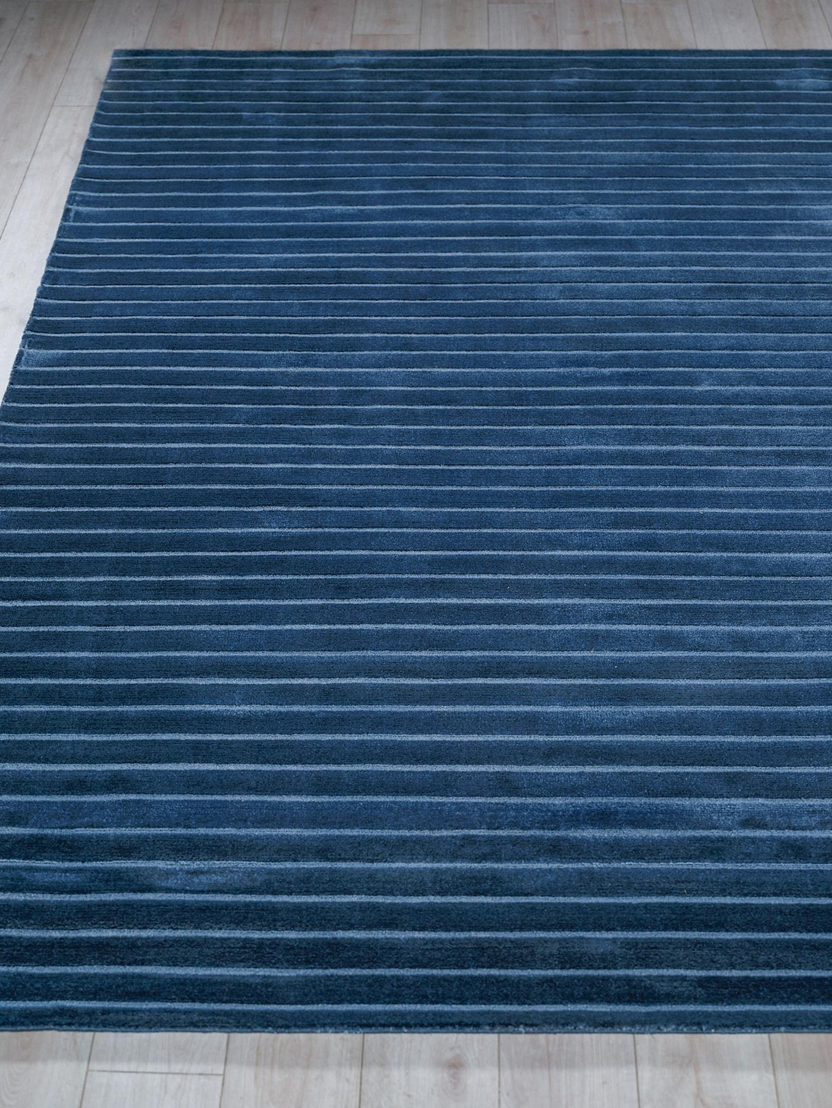 Exquisite Rugs Amani Modern Handmade Silky Nylon in 6765 Navy 2' x 3' Area Rug