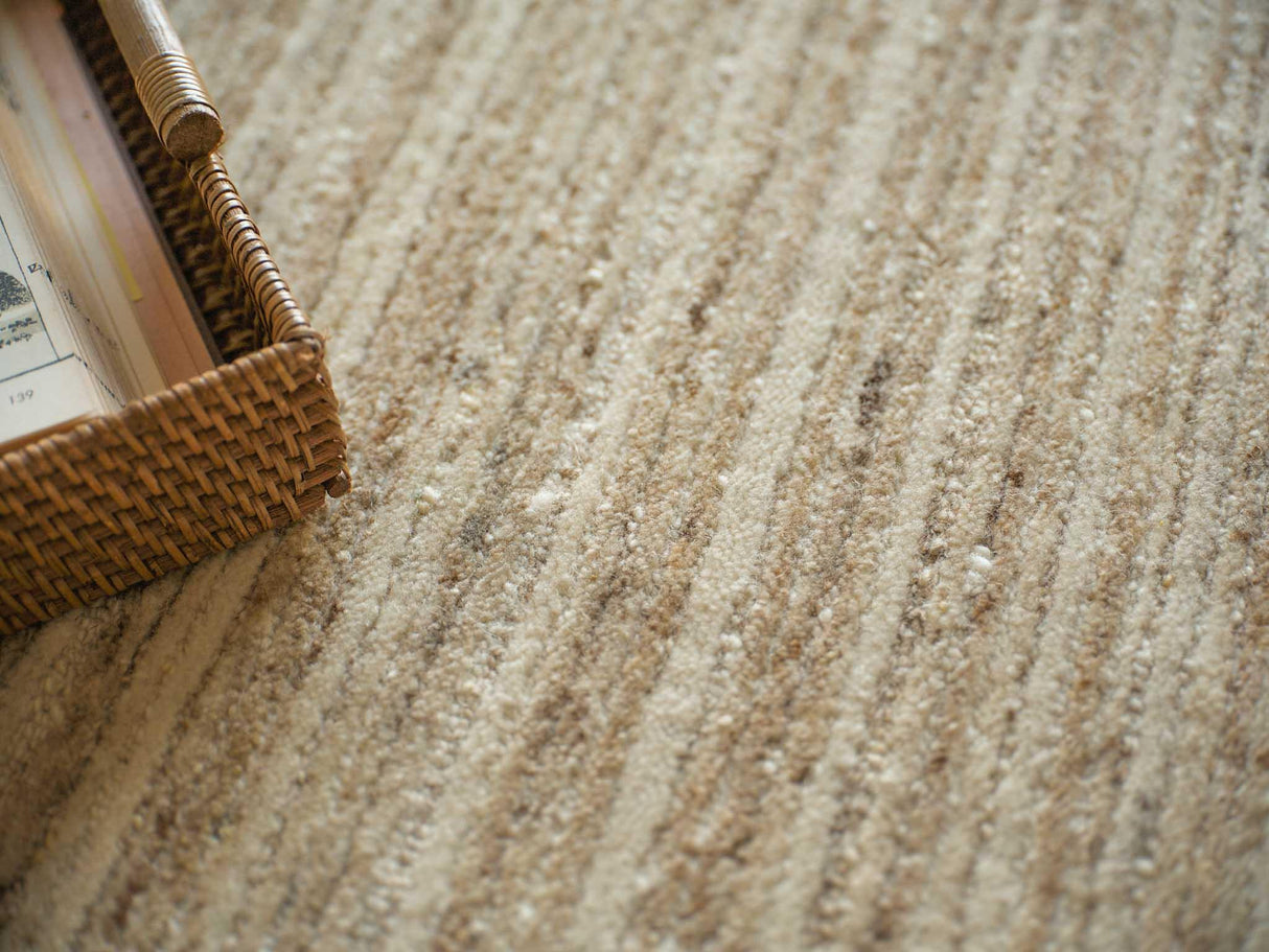 Exquisite Rugs Elko Hand Loomed New Zealand Wool in 7255 Beige 9' x 12' Area Rug