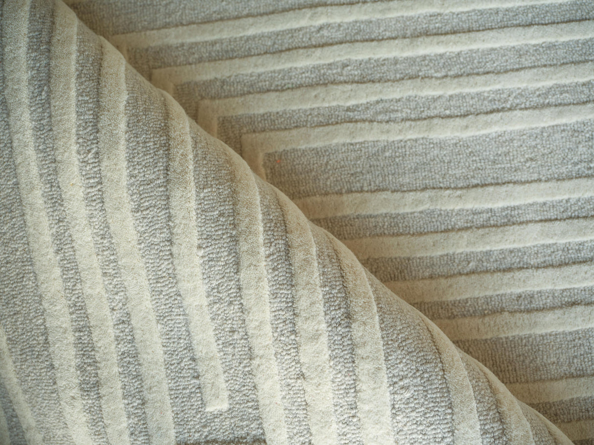 Exquisite Rugs Teton Hand Tufted New Zealand Wool in 7261 Silver/Ivory 6' x 9' Area Rug