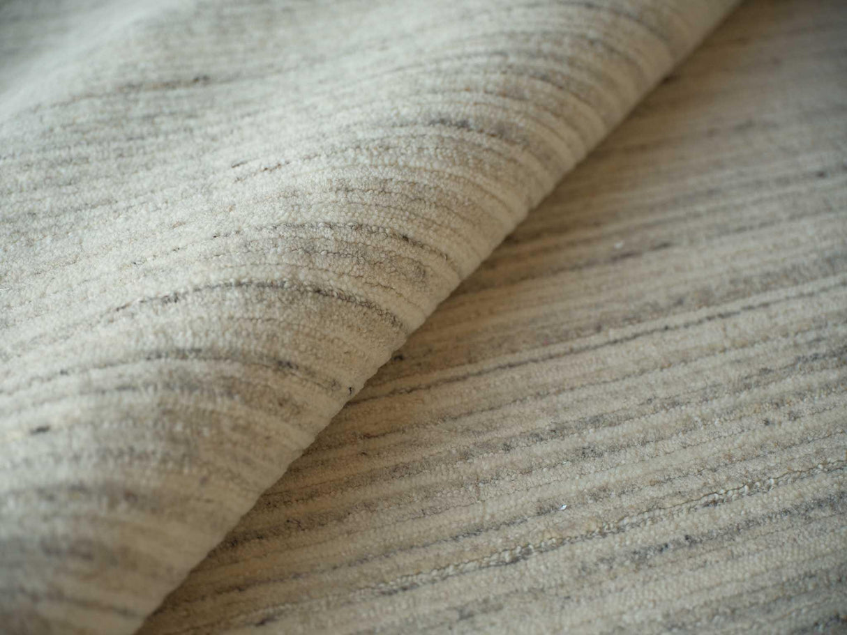 Exquisite Rugs Elko Hand Loomed New Zealand Wool in 7270 Silver 6' x 9' Area Rug