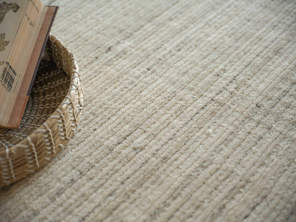 Exquisite Rugs Elko Hand Loomed New Zealand Wool in 7270 Silver 6' x 9' Area Rug