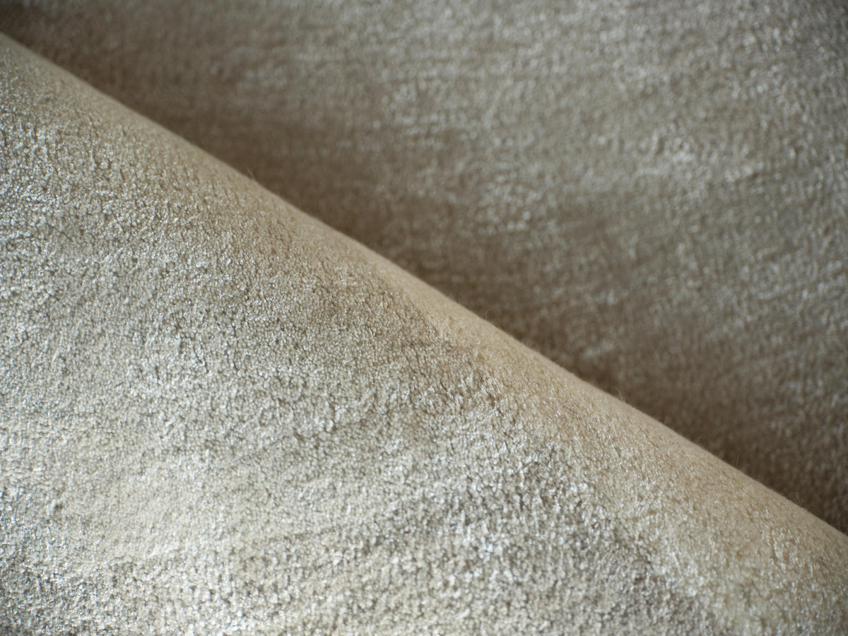 Exquisite Rugs Mitomo Hand Tufted Wool/Bamboo Silk in 7275 Pearl 5' x 7' Area Rug