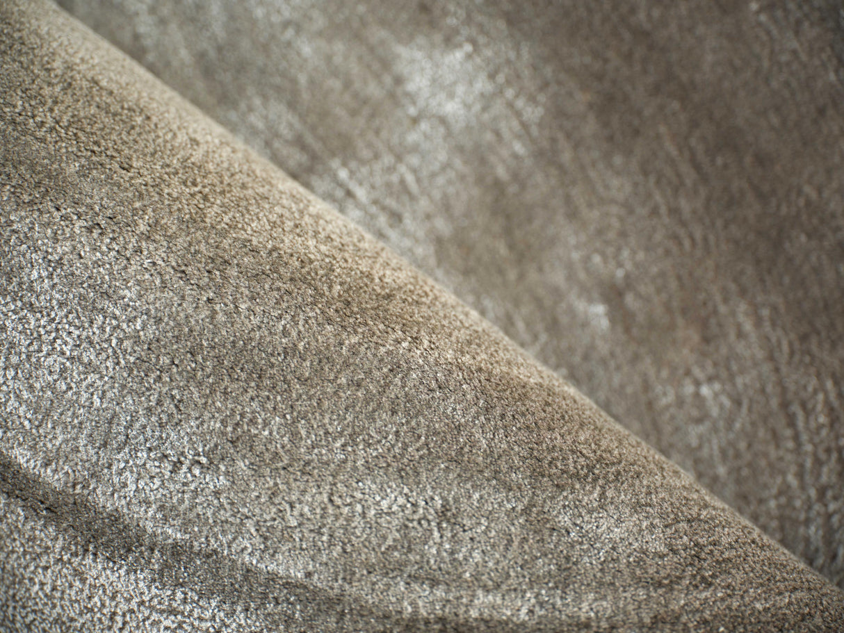 Exquisite Rugs Mitomo Hand Tufted Wool/Bamboo Silk in 7280 Taupe 7' x 5' Area Rug
