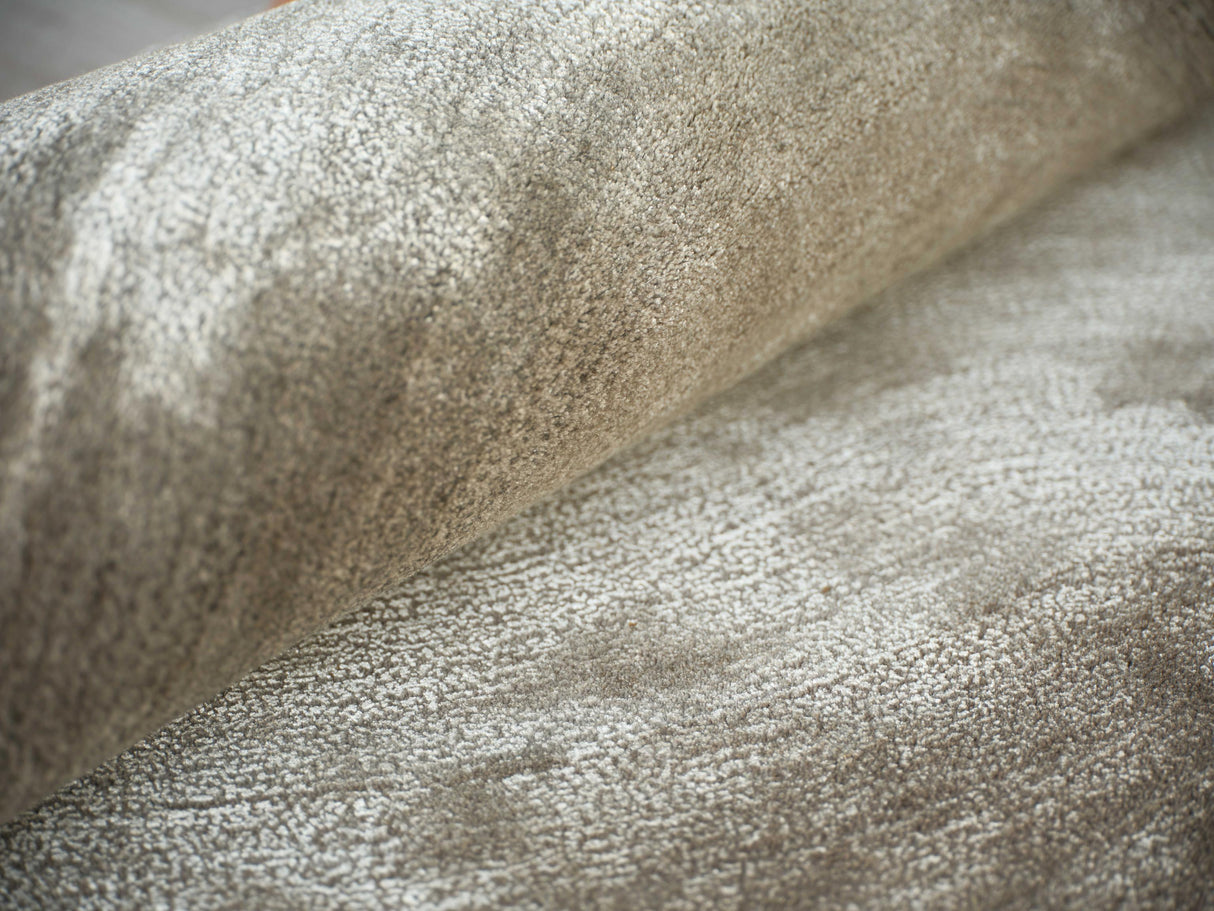 Exquisite Rugs Mitomo Hand Tufted Wool/Bamboo Silk in 7280 Taupe 7' x 5' Area Rug