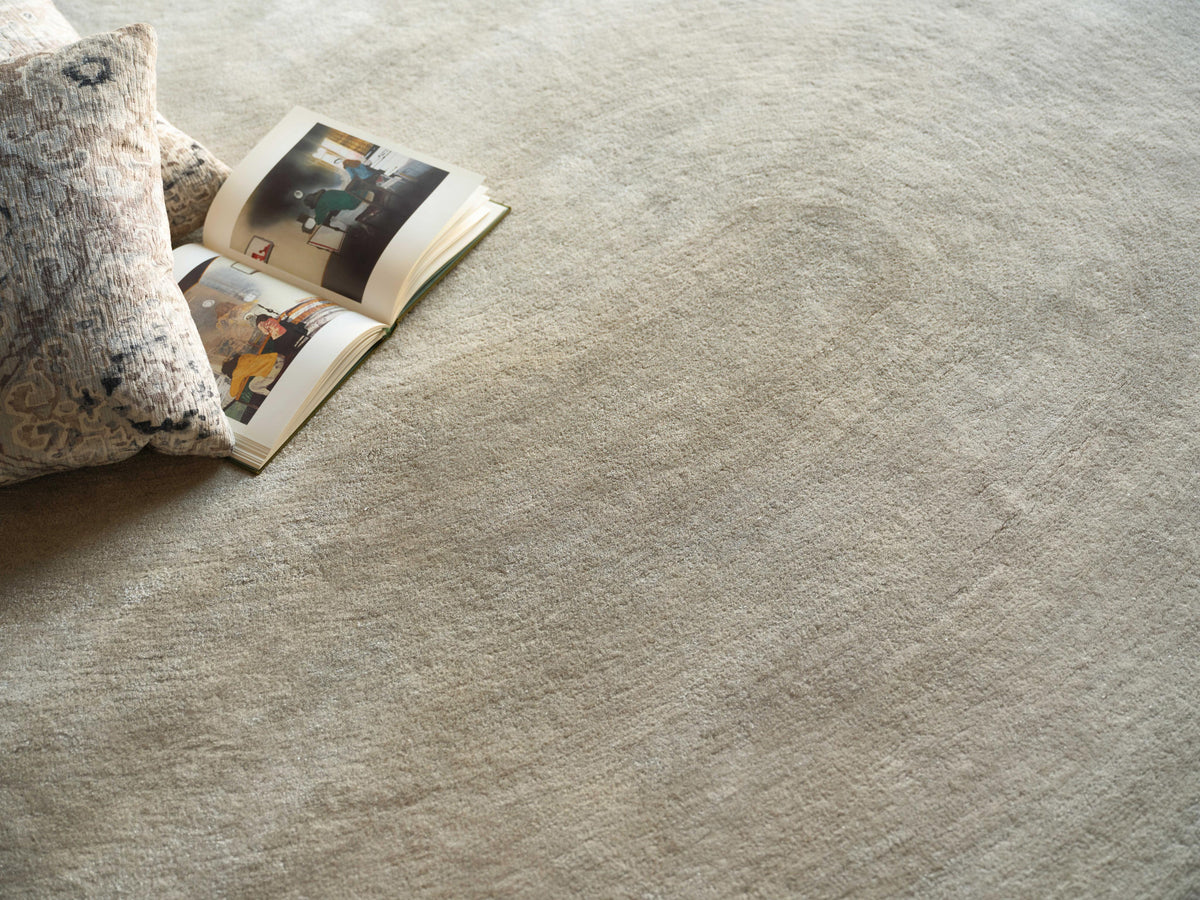 Exquisite Rugs Mitomo Hand Tufted Wool/Bamboo Silk in 7281 Pearl 12' x 15' Area Rug