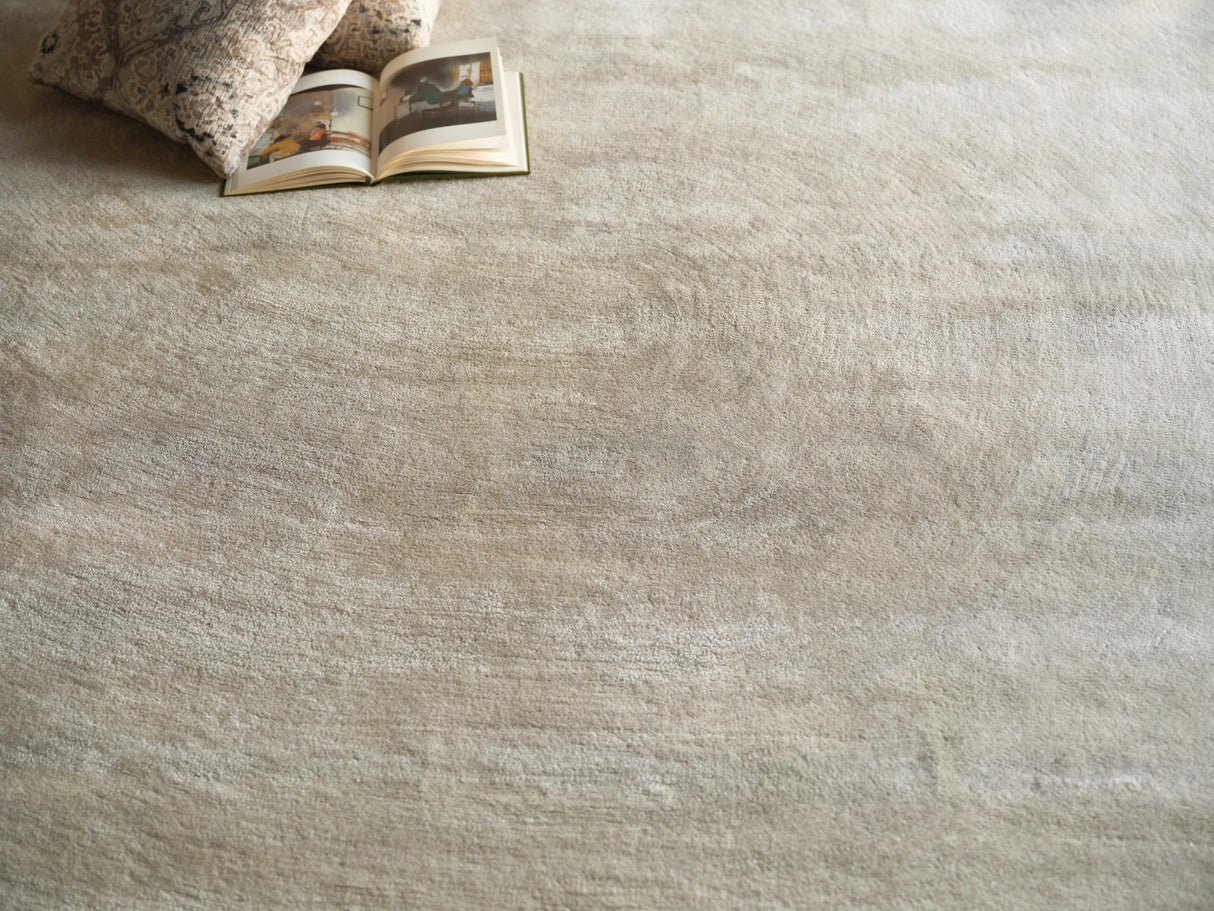 Exquisite Rugs Mitomo Hand Tufted Wool/Bamboo Silk in 7281 Pearl 8' x 10' Area Rug