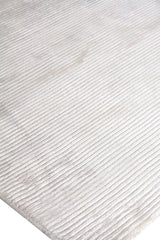 Exquisite Rugs Dove Hand Loomed Viscose in 9414 White 6' x 9' Area Rug