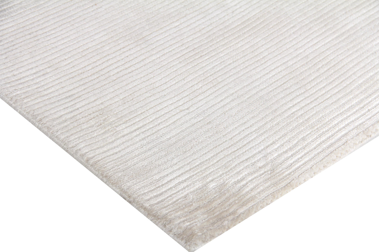 Exquisite Rugs Dove Hand Loomed Viscose in 9414 White 6' x 9' Area Rug