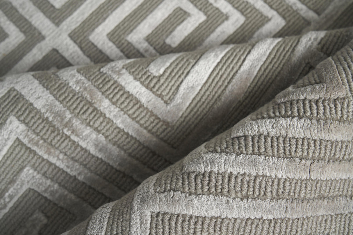 Exquisite Rugs Greek Key Hand Knotted Wool/Viscose in 9419 Silver 6' x 9' Area Rug