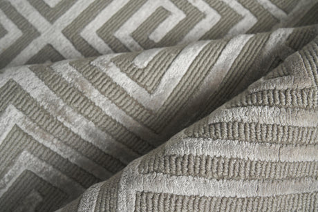 Exquisite Rugs Greek Key Hand Knotted Wool/Viscose in 9419 Silver 6' x 9' Area Rug