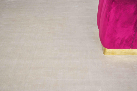 Exquisite Rugs Dove Plain Hand Loomed Viscose in 9654 Silver 8' x 10' Area Rug