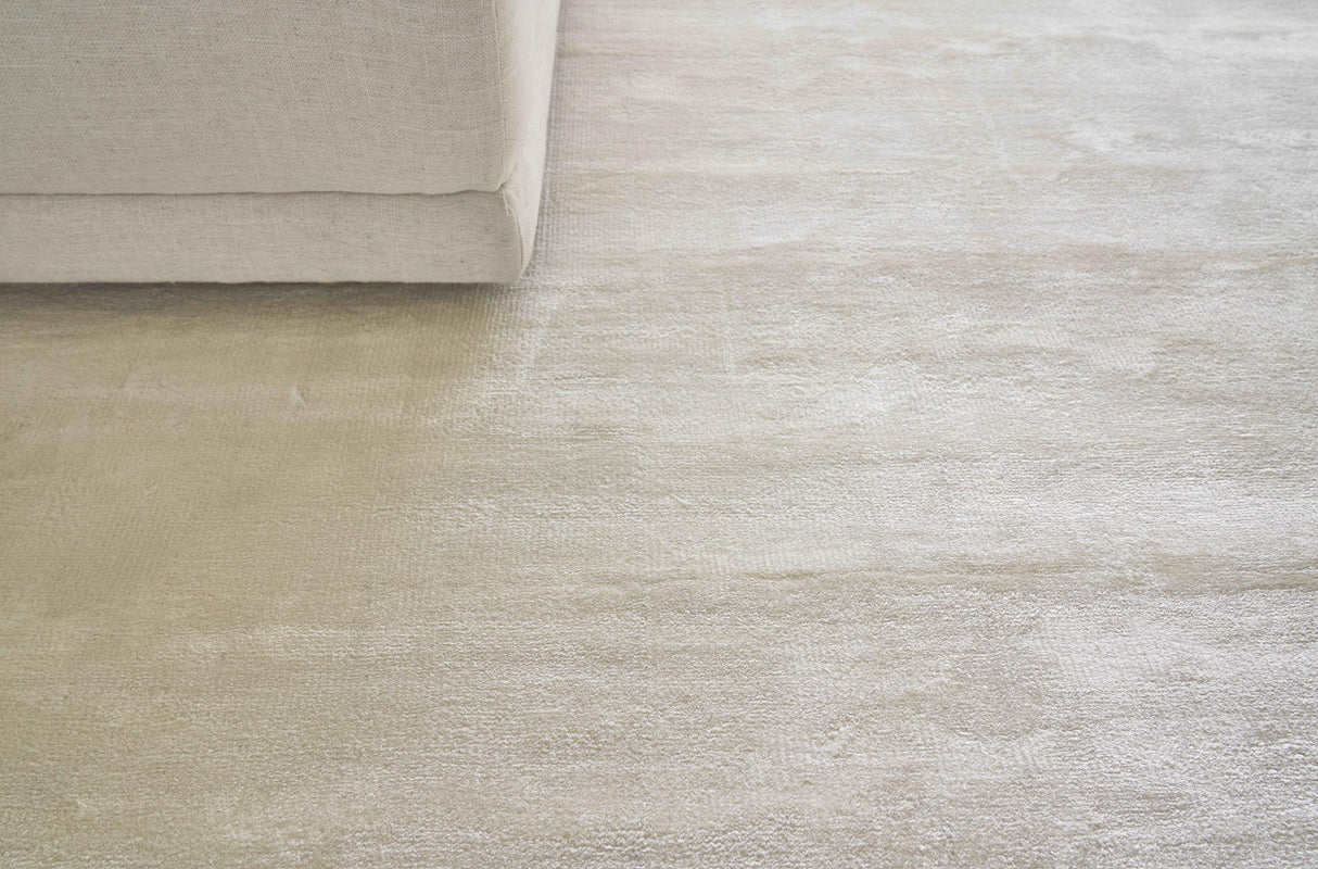 Exquisite Rugs Dove Plain Hand Loomed Viscose in 9661 White 6' x 4' Area Rug