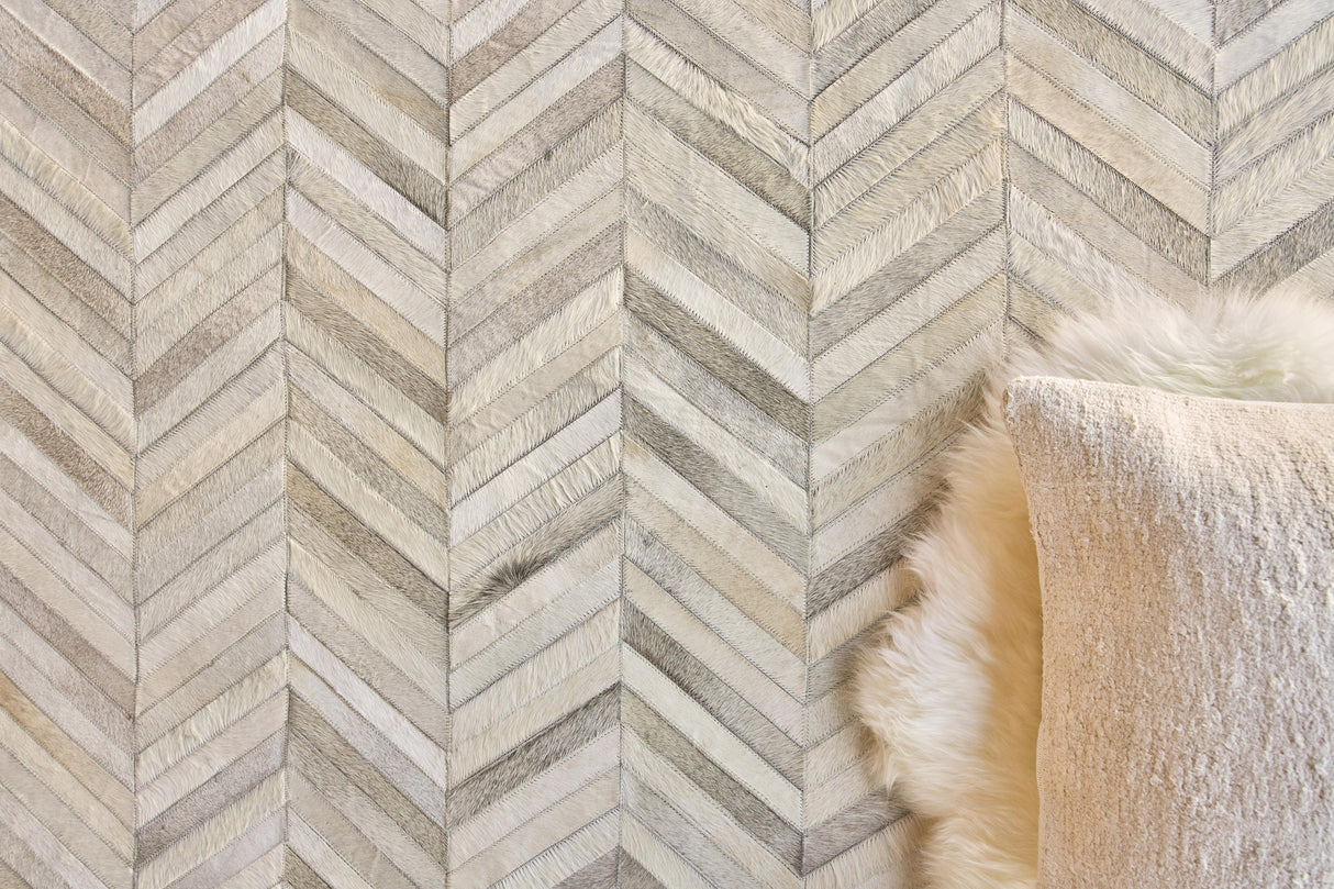 Exquisite Rugs Natural Hide Handmade Leather Hide in 9904 Silver 11.5' x 14.5' Area Rug