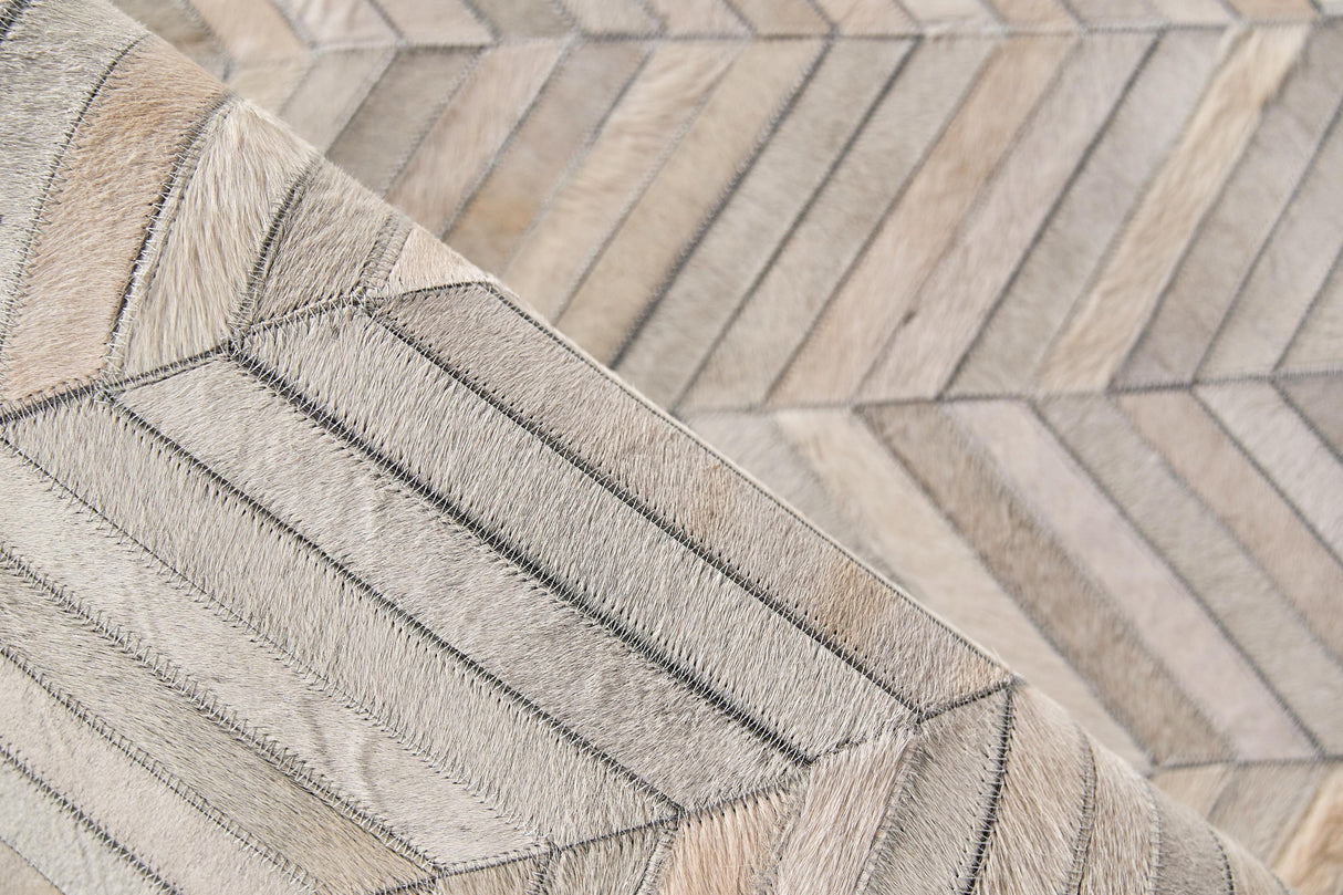 Exquisite Rugs Natural Hide Handmade Leather Hide in 9904 Silver 9.5' x 13.5' Area Rug