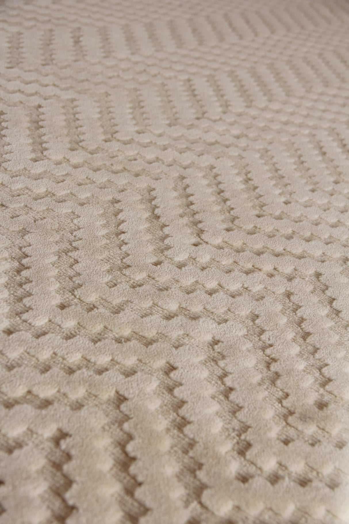 Exquisite Rugs Demani Hand Loomed New Zealand Wool in 9943 Linen 8' x 10' Area Rug