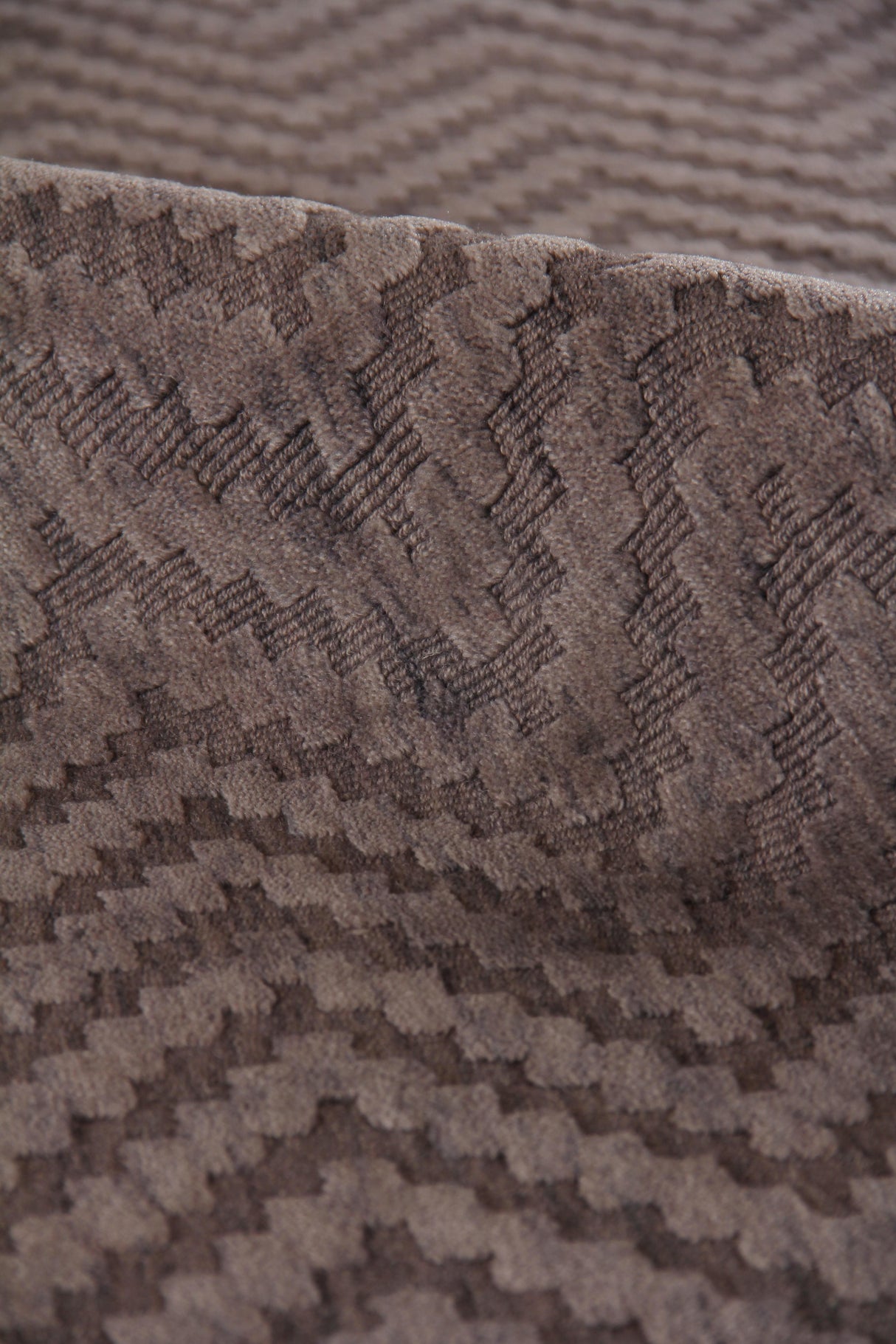 Exquisite Rugs Demani Hand Loomed New Zealand Wool in 9946 Brown 8' x 10' Area Rug