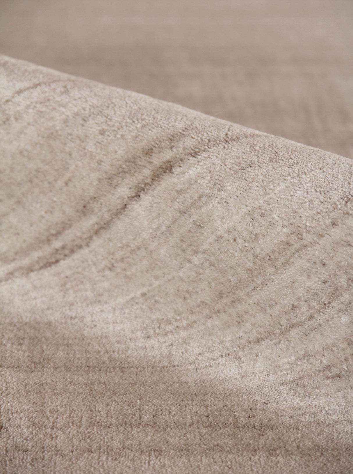 Exquisite Rugs Sanctuary Hand Loomed Bamboo Silk/Wool in 9962 Dark Tan 2' x 3' Area Rug