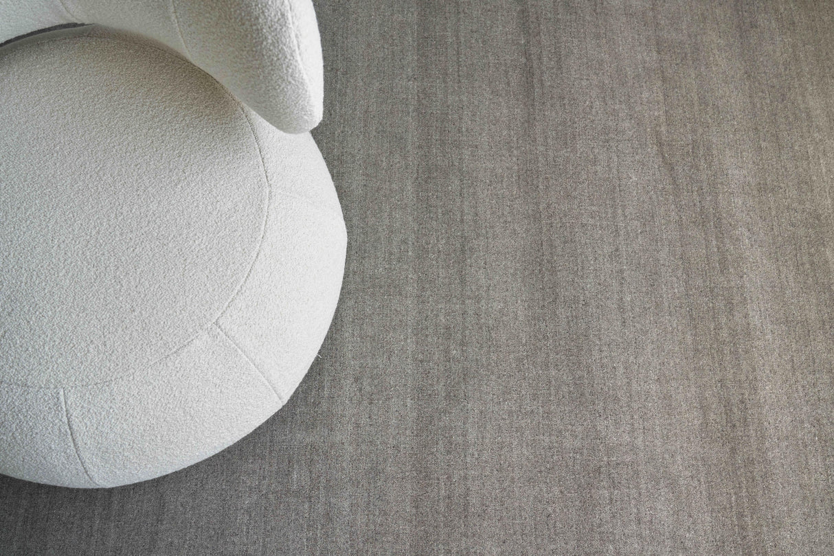 Exquisite Rugs Sanctuary Hand-loomed Bamboo Silk/Wool 9993 Dark Taupe 2' x 3' Area Rug