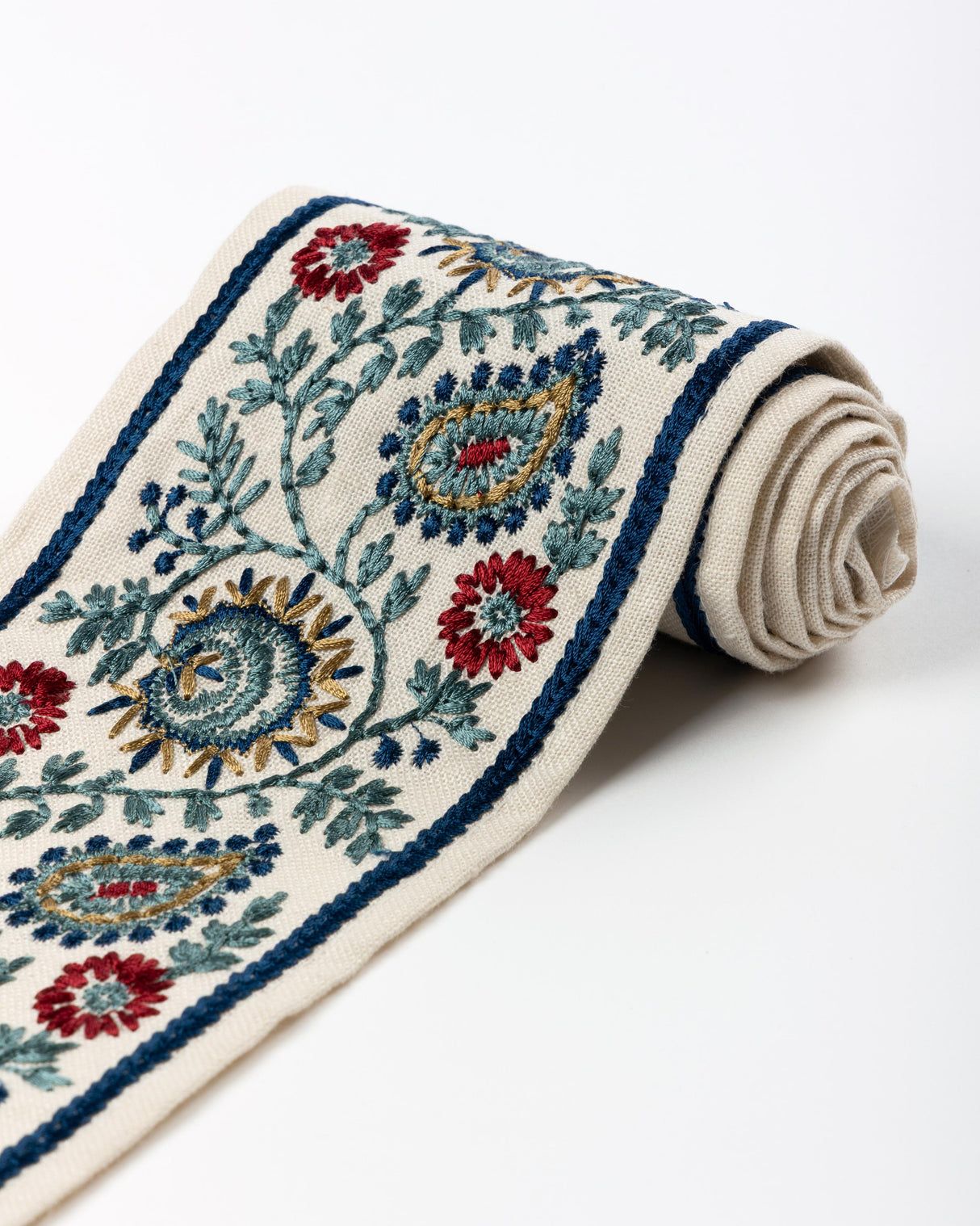 Lee Jofa BREMHILL EMB TAPE NAVY Trim