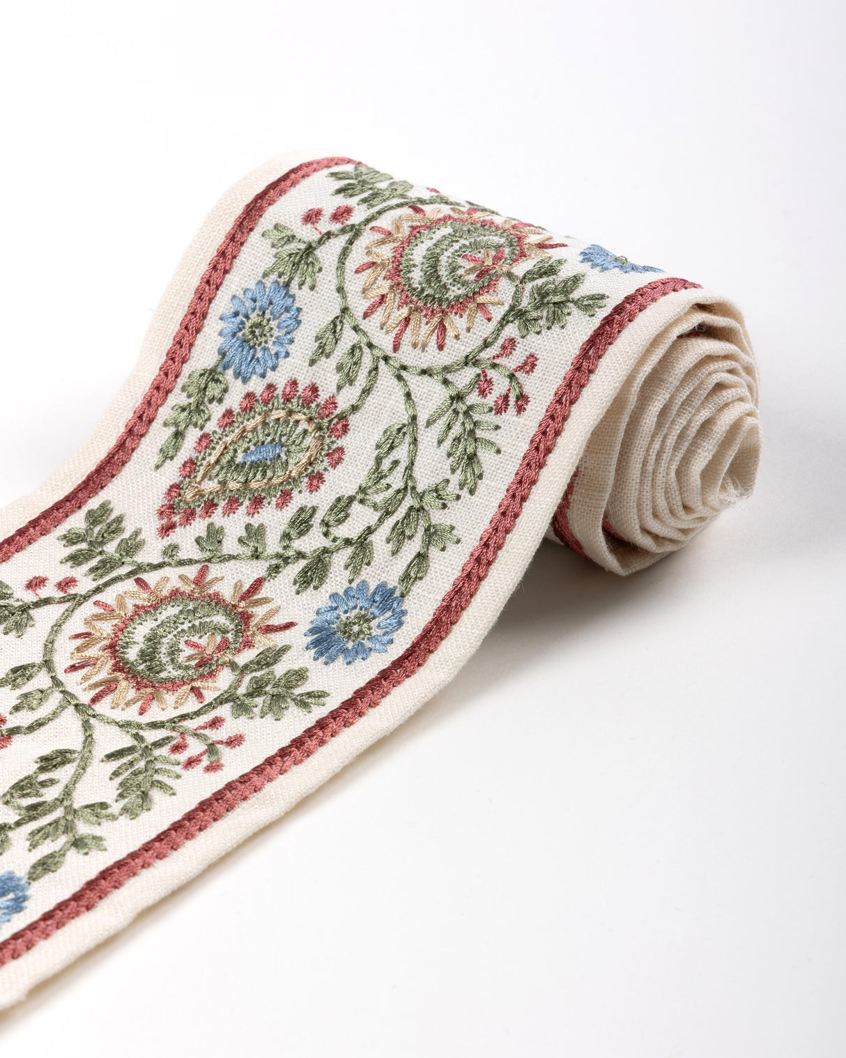 Lee Jofa BREMHILL EMB TAPE ROSE Trim