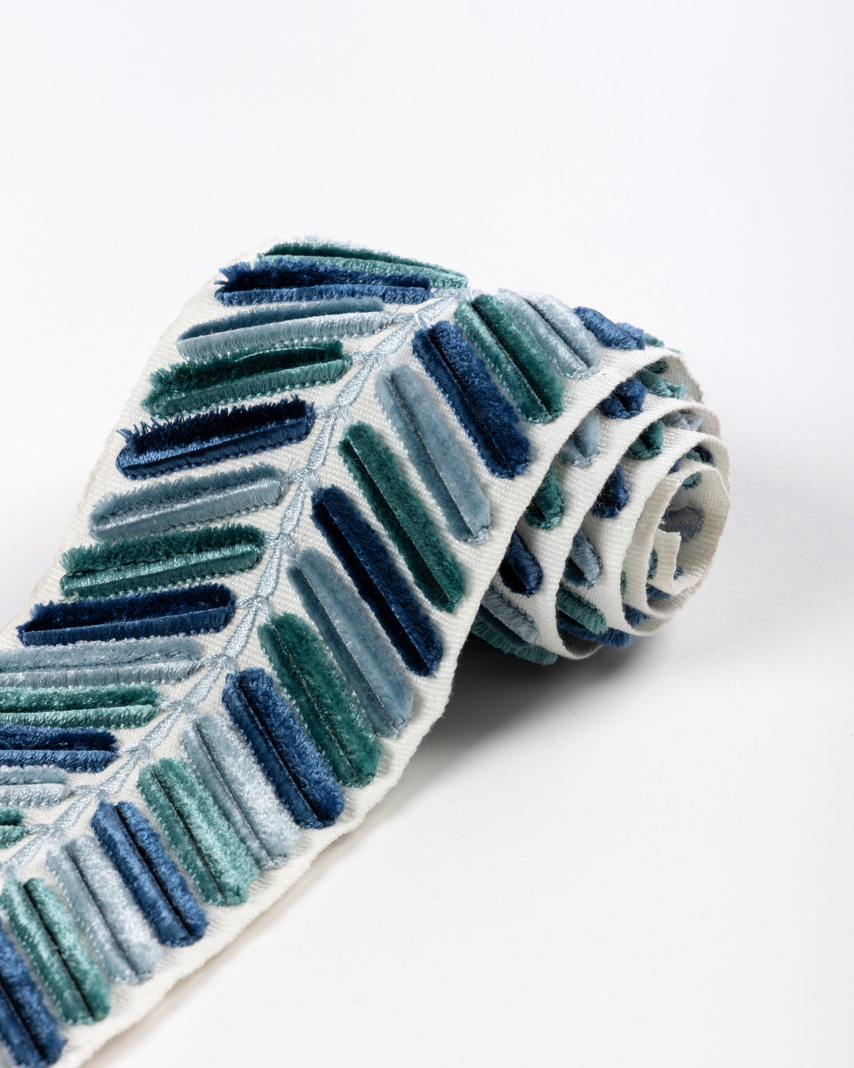 Lee Jofa WINGFIELD EMB TAPE BLUE Trim