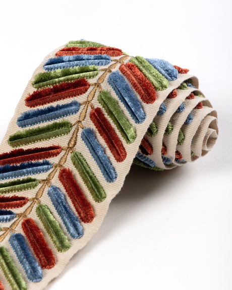 Lee Jofa WINGFIELD EMB TAPE MULTI Trim