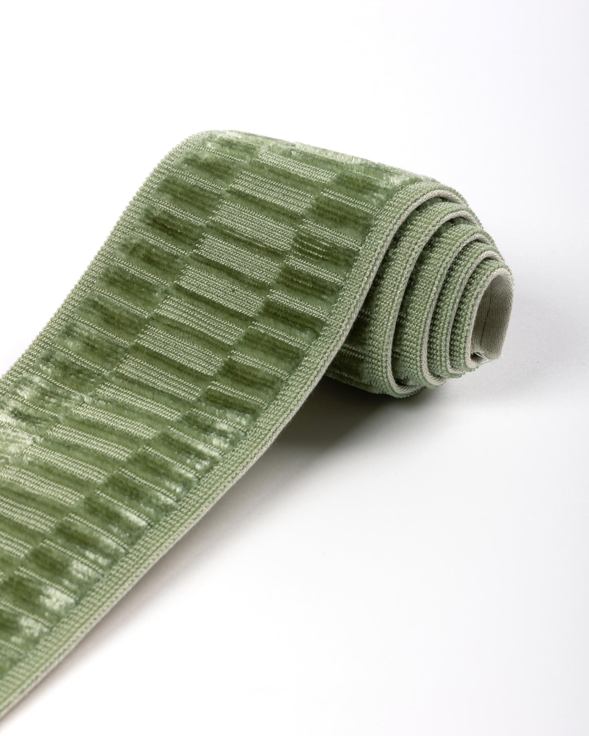 Lee Jofa ELSTON VELVET TAPE LEAF Trim