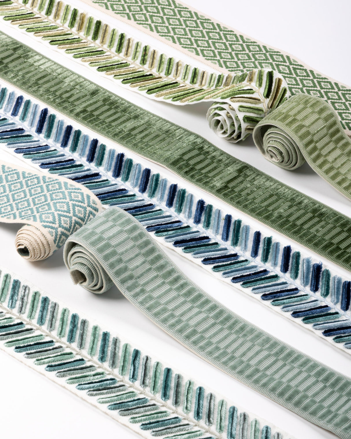 Lee Jofa ELSTON VELVET TAPE LEAF Trim