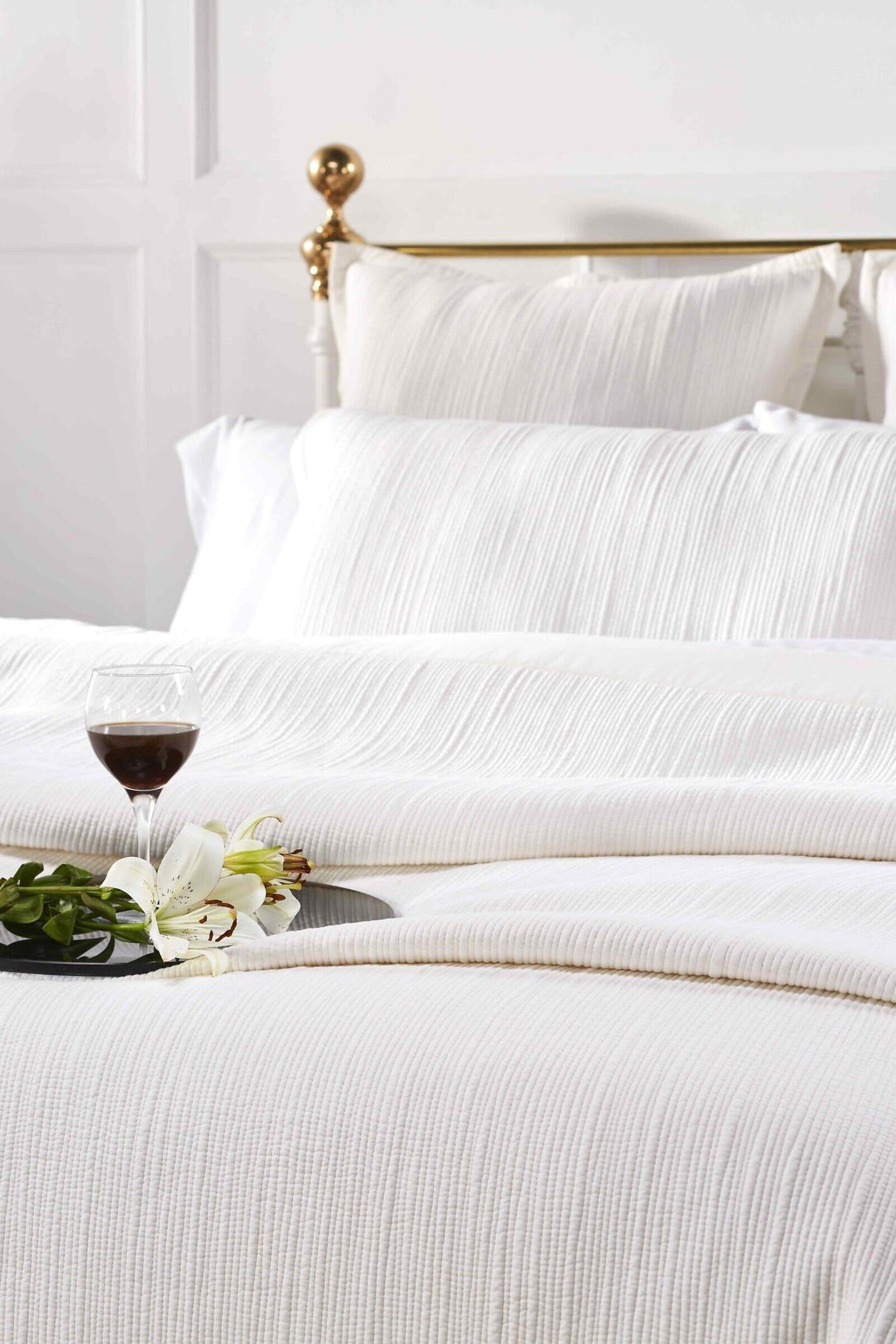 Orchids Lux Laela Stripes White 70 X 92 Coverlet