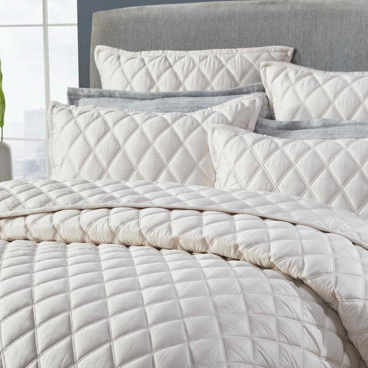 Orchids Lux Avalon Geomatric Beige 94 X 96 Coverlet